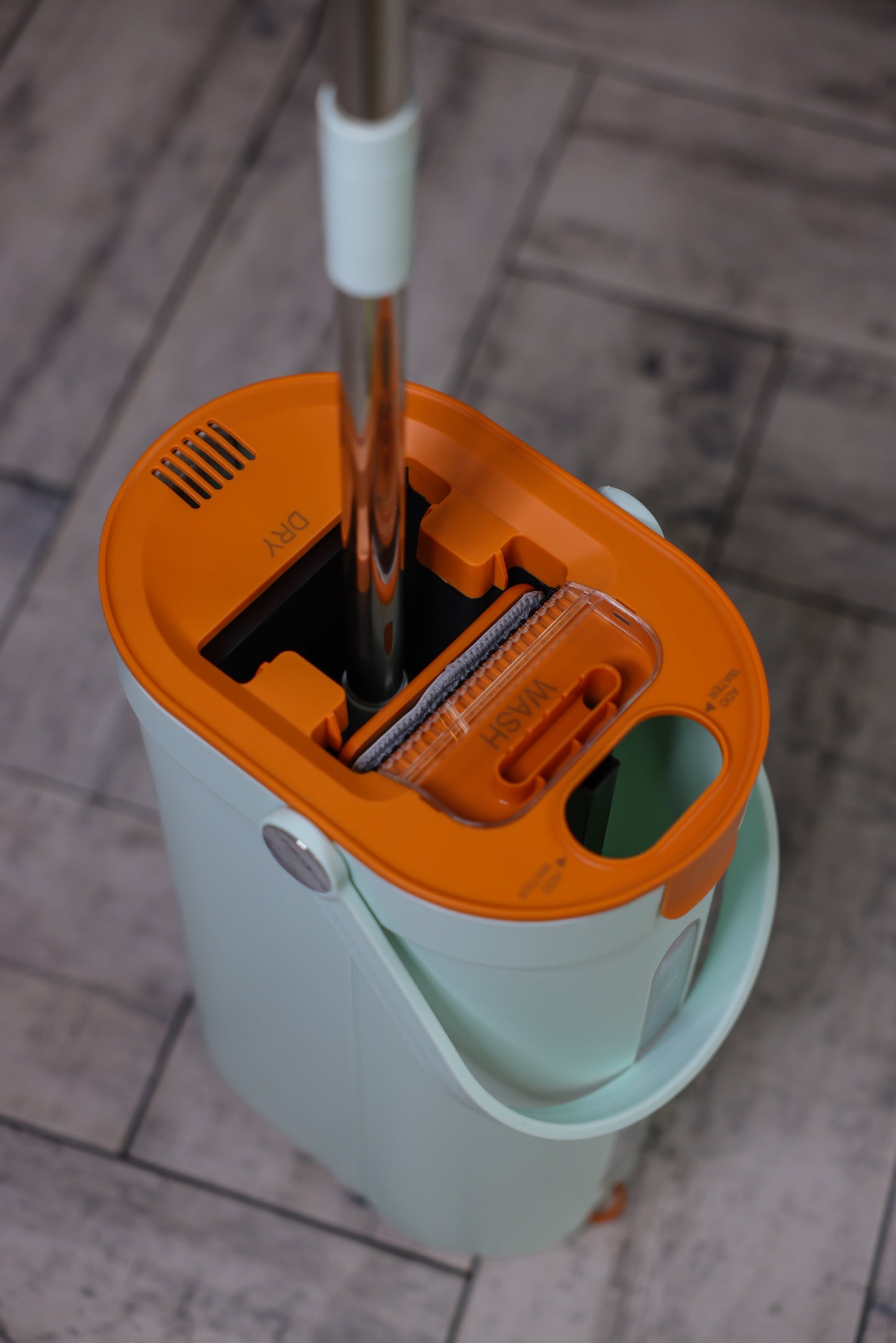 Dlaczego mop dwukomorowy naprawdę zmienia sprzątanie?