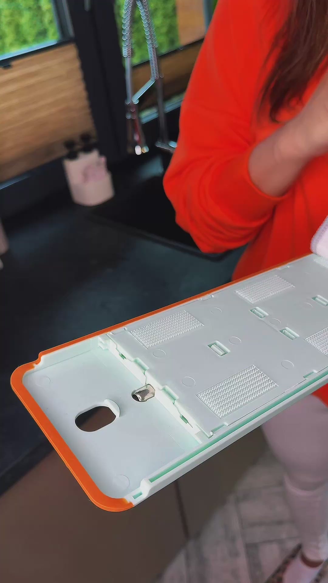 Film przedstawiający sprzątanie mopem floormy urban city